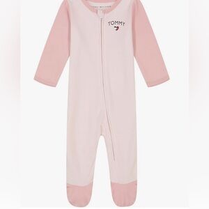 Tommy Hilfiger two tone pink long sleeve zipper footed coverall/ Size: 6/9 month